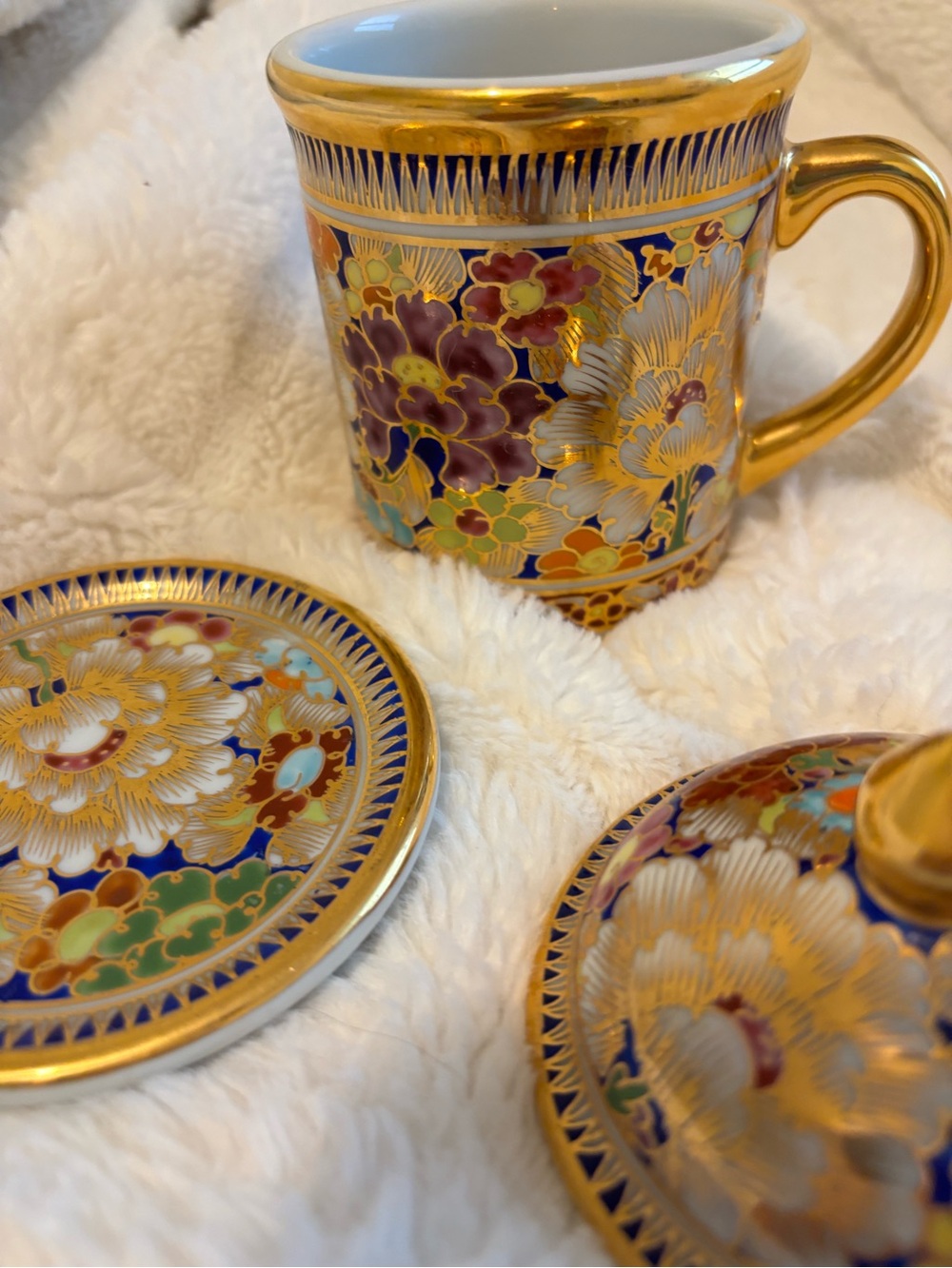 Benjarong Thai Gold Floral Porcelain Mug with Lid & holder